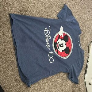 A really good shirt and it is a kids shirt and the size is l10/12